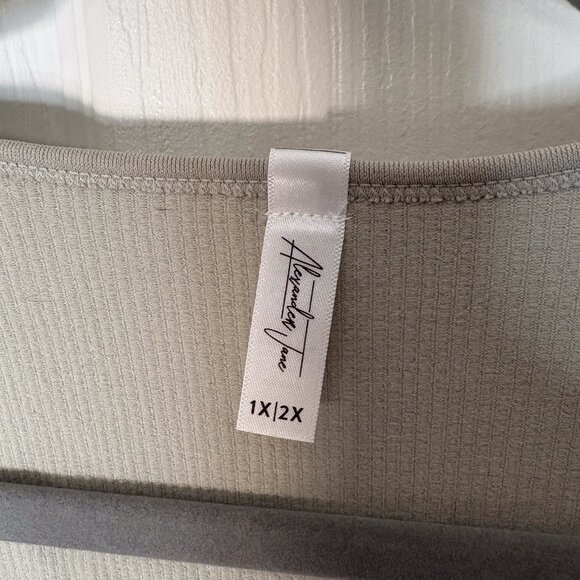 Alexander Jane Taupe Ribbed V-Neck Crop Tank Top 1X/2X — Plus Size Seamless - Picture 2 of 3